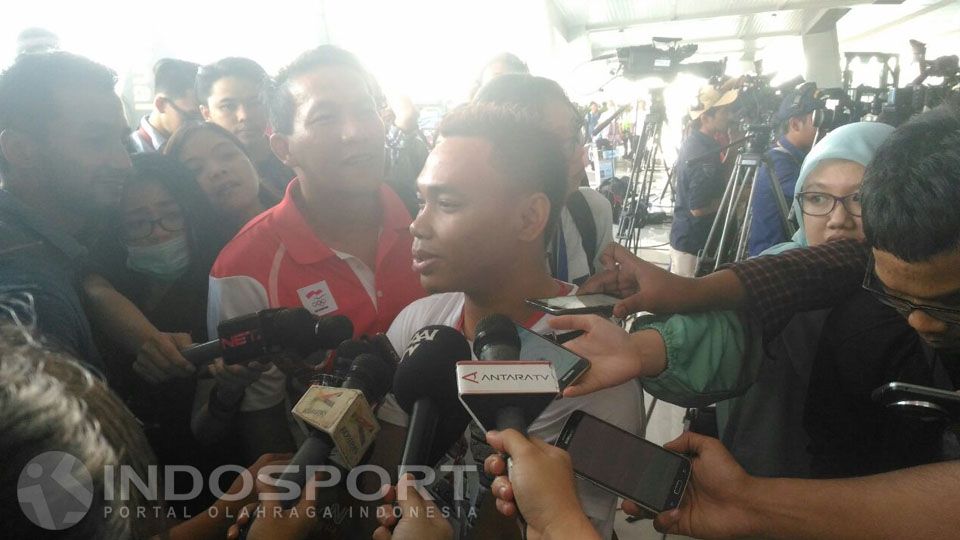 Atlet angkat besi Indonesia Eko Yuli Irawan. Copyright: © Zainal Hasan/INDOSPORT